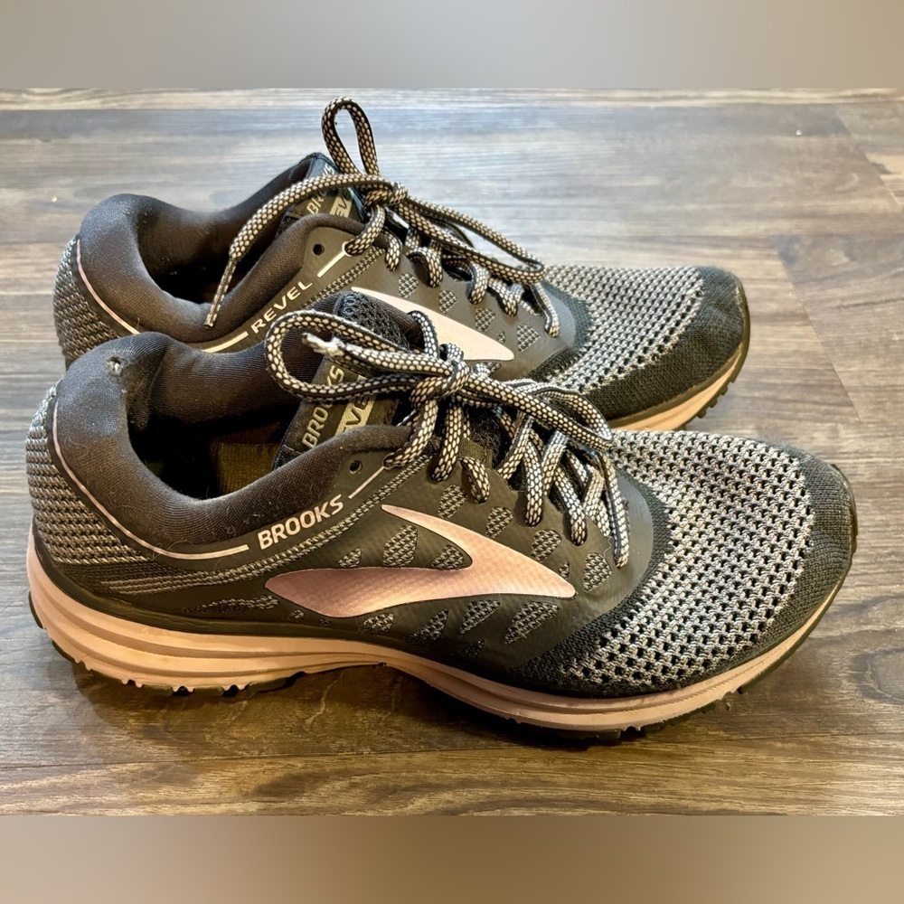 Brooks Revel Women’s Size 9‎ Grey Knit DNA Running Shoes
